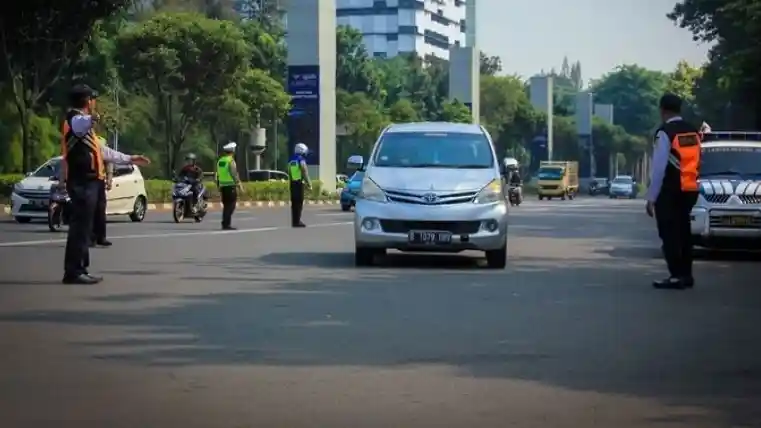 Kendaraan Kena Tilang Karena Tak Lolos Uji Emisi Berikut Denda Yang