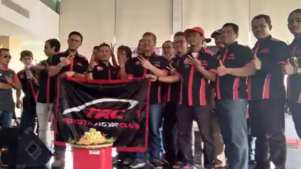 Foto - Toyota Agya Club Rayakan Hari Jadi Ke-2 Dengan Menyantuni Anak Yatim