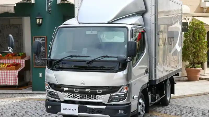 Truk - Mitsubishi New Canter, Makin Canggih Tapi Tak Lagi 'Kuning'