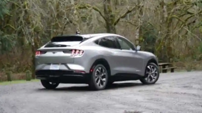 Berita - Ford Recall hampir 50.000 Mustang Mach-E dan Menghentikan Pengiriman Karena Masalah Ini 