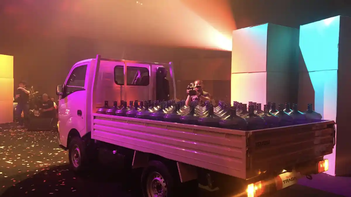 Foto - Isuzu Traga Resmi Meluncur, Bermesin Panther - Bertransmisi D-Max