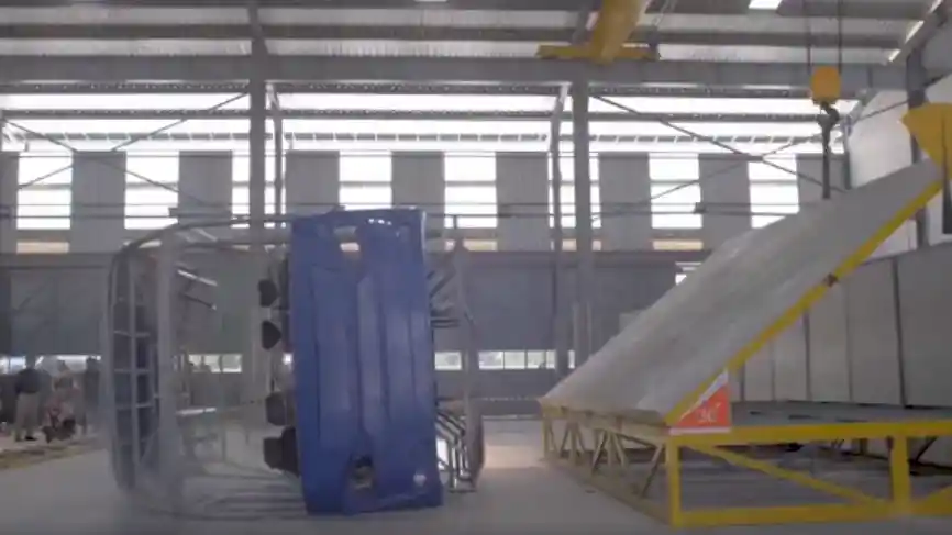 Foto - Karoseri Laksana Kenalkan Uji Guling Bus Berstandar Uni Eropa