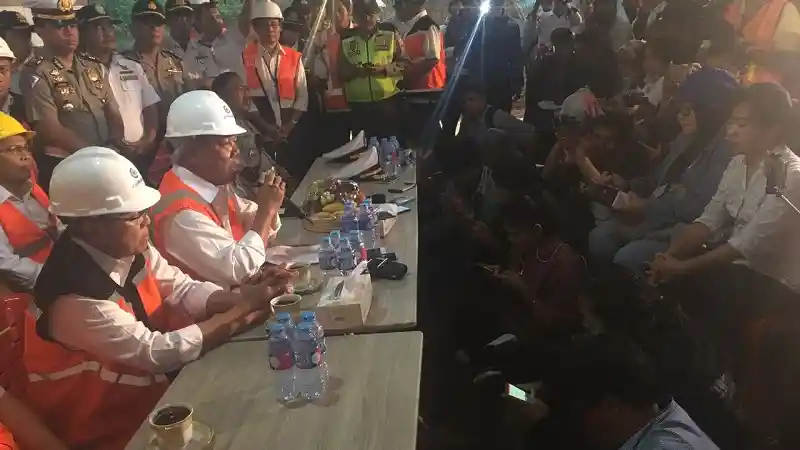 Foto - Mulai 1 April, Truk 5 Gandar dengan Beban Maksimum 45 Ton Sudah Boleh Lewat Jembatan Cisomang