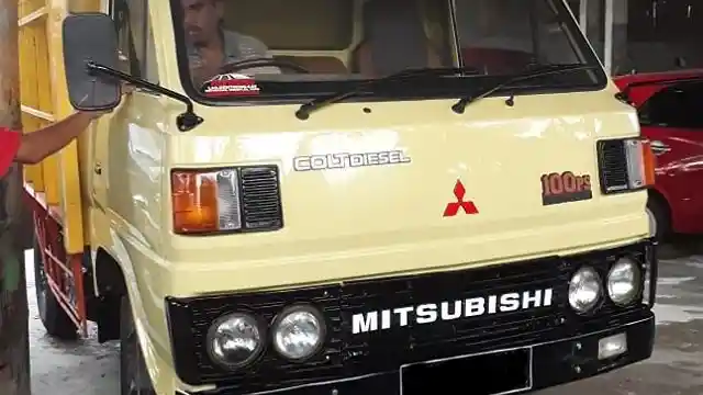 Foto - Generasi IV Mitsubishi Canter, Pelopor Pengguna Seragam Kuning Pada Colt Diesel