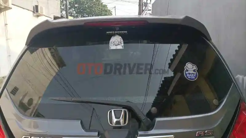 Tips - Penyebab Munculnya Jamur pada Kaca Mobil, Apa Saja?