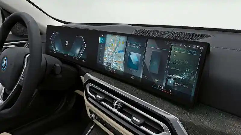 Foto - BMW Hadirkan Varian i4 dengan Harga Lebih Murah