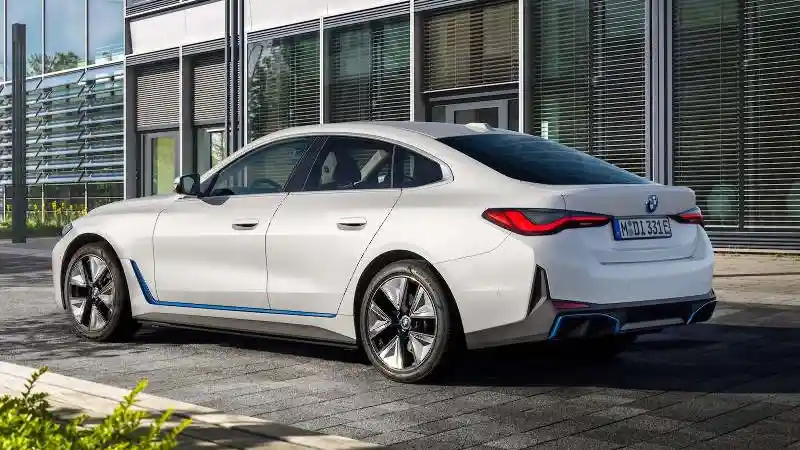 Foto - BMW Hadirkan Varian i4 dengan Harga Lebih Murah