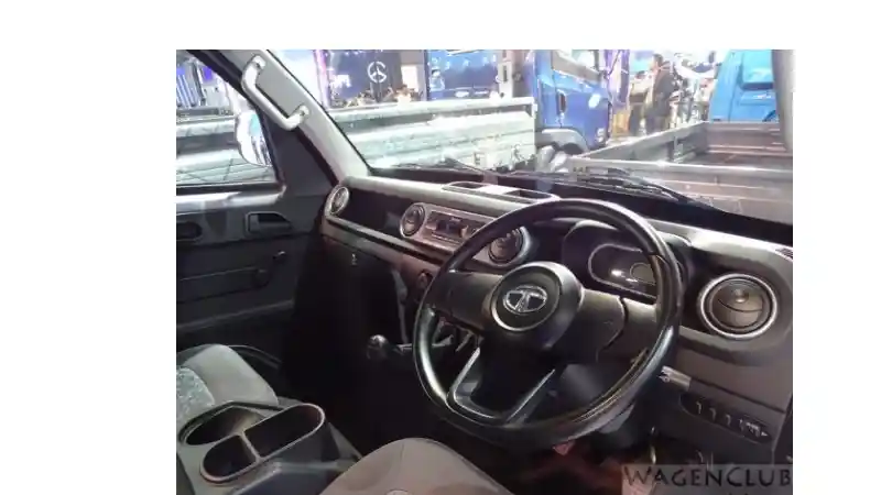 Foto - Tata Motors Pamerkan Mini Pick Up Anyar Tata Intra di Auto Expo 2018