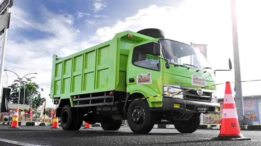 Foto - Hino Dutro Safety Driving Competition 2017 Mendarat di Medan