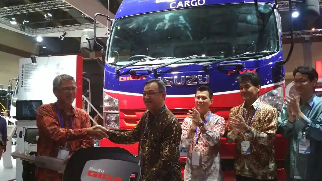 Berita - Isuzu : Beli Truk New Isuzu Giga Selama GIICOMVEC Dapat Cicilan Bunga Nol Persen