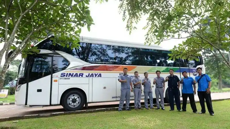Bus - Bus Hino Kuasai 74 Persen Pangsa Pasar Bus Besar Tanah Air