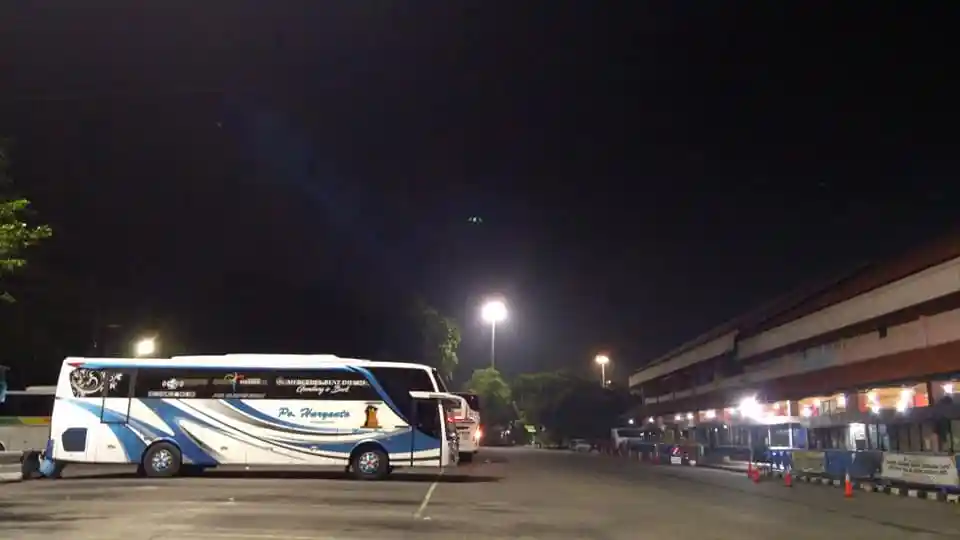 Foto - Kenali Plus Minus Perjalanan Bus Di Malam Hari