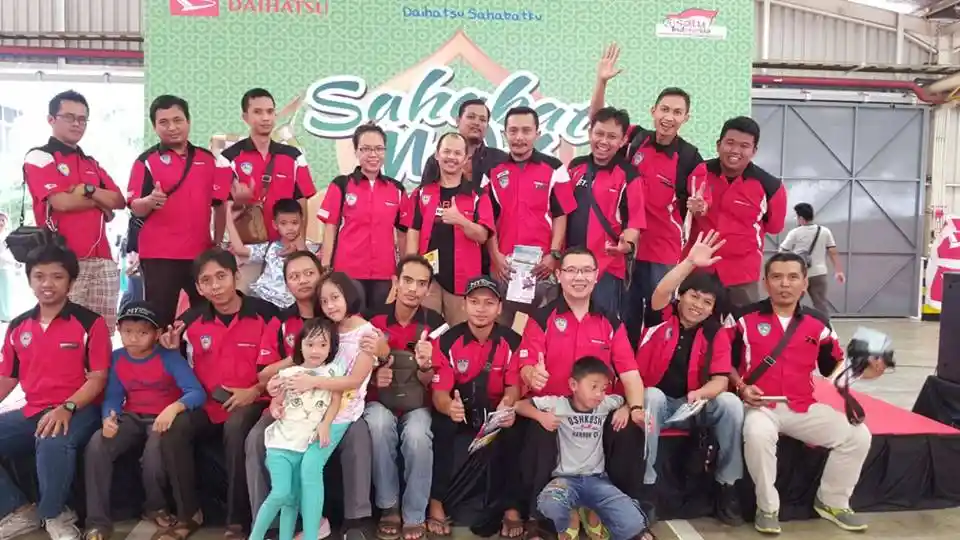 Foto - Charade Classy Winner Community Tak Ragu Mudik Pakai Mobil 90'an