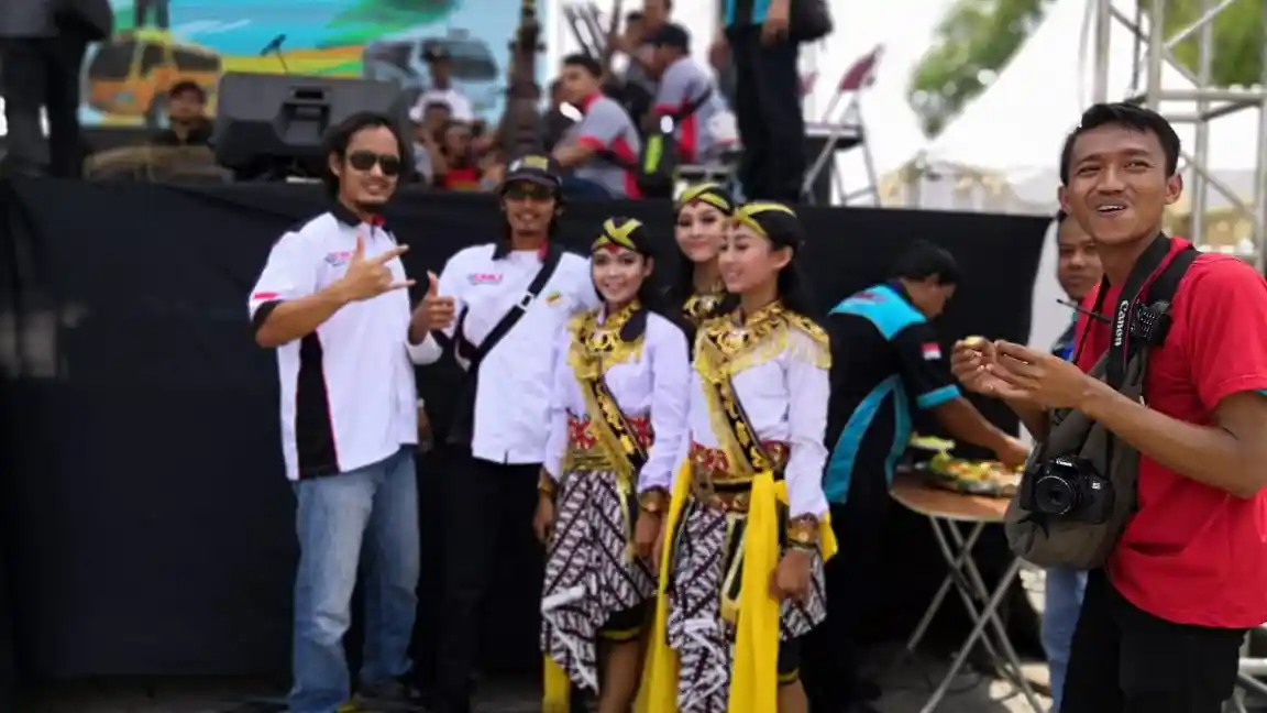 Foto - Jambore Nasional I EMCI Dibuka dengan Acara Potong Tumpeng, Malamnya Goyang Bareng Nella Kharisma 