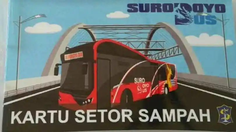Foto - Bus Suroboyo Diluncurkan, Penumpang Bayarnya Pakai Sampah