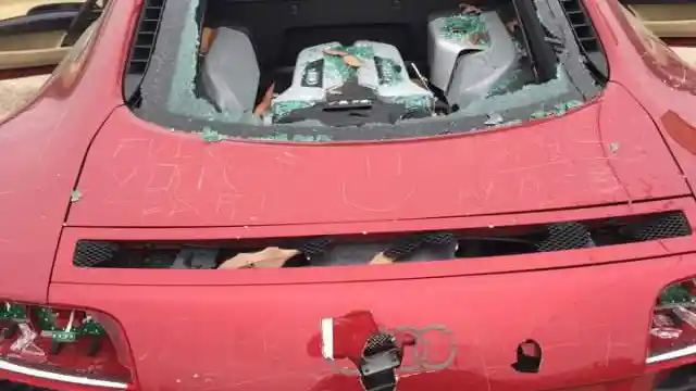 Berita - Ketahuan Selingkuh, Audi R8 Dirusak Istri