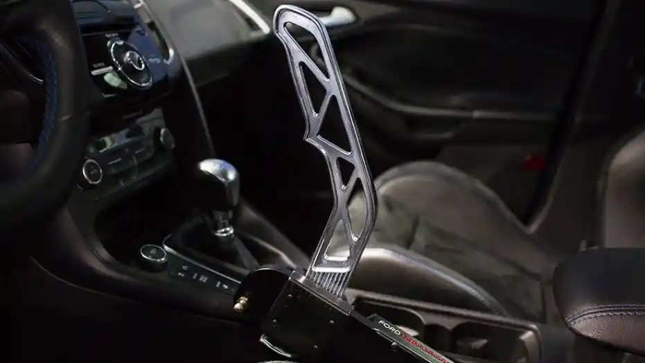 Foto - Ford Jual Tuas Rem Tangan Focus RS Untuk Percantik Drifting