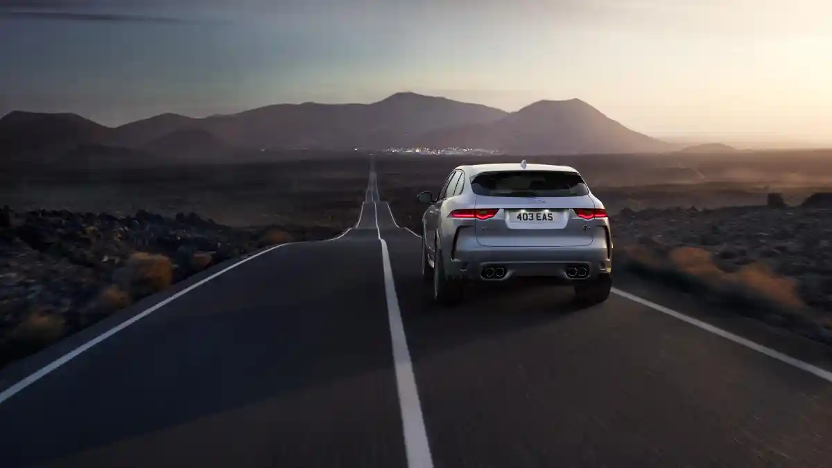 Foto - Jaguar F-Pace SVR Muncul, SUV Berperforma Sportscar