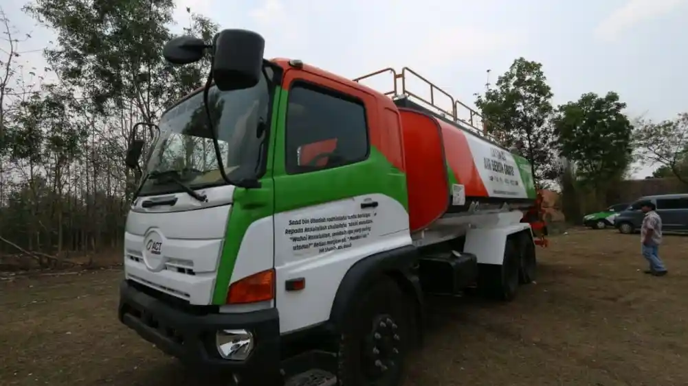 Foto - Mengintip Ragam Armada Truk Lembaga Kemanusiaan ACT