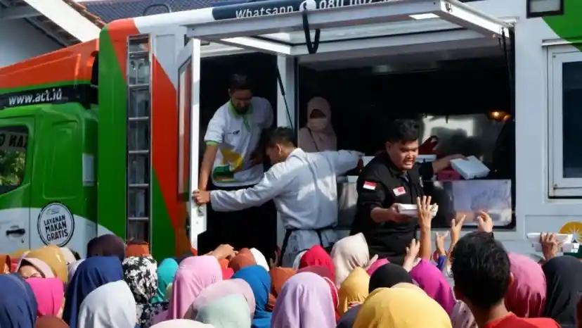 Foto - Food Truck Terbesar Di Indonesia, Untuk Aksi Kemanusiaan