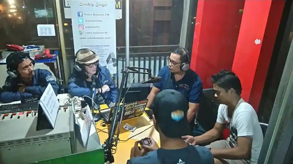 Berita - KOMUNITAS: Toyota Vios Limo Community Makin Eksis Dengan On Air Di Radio