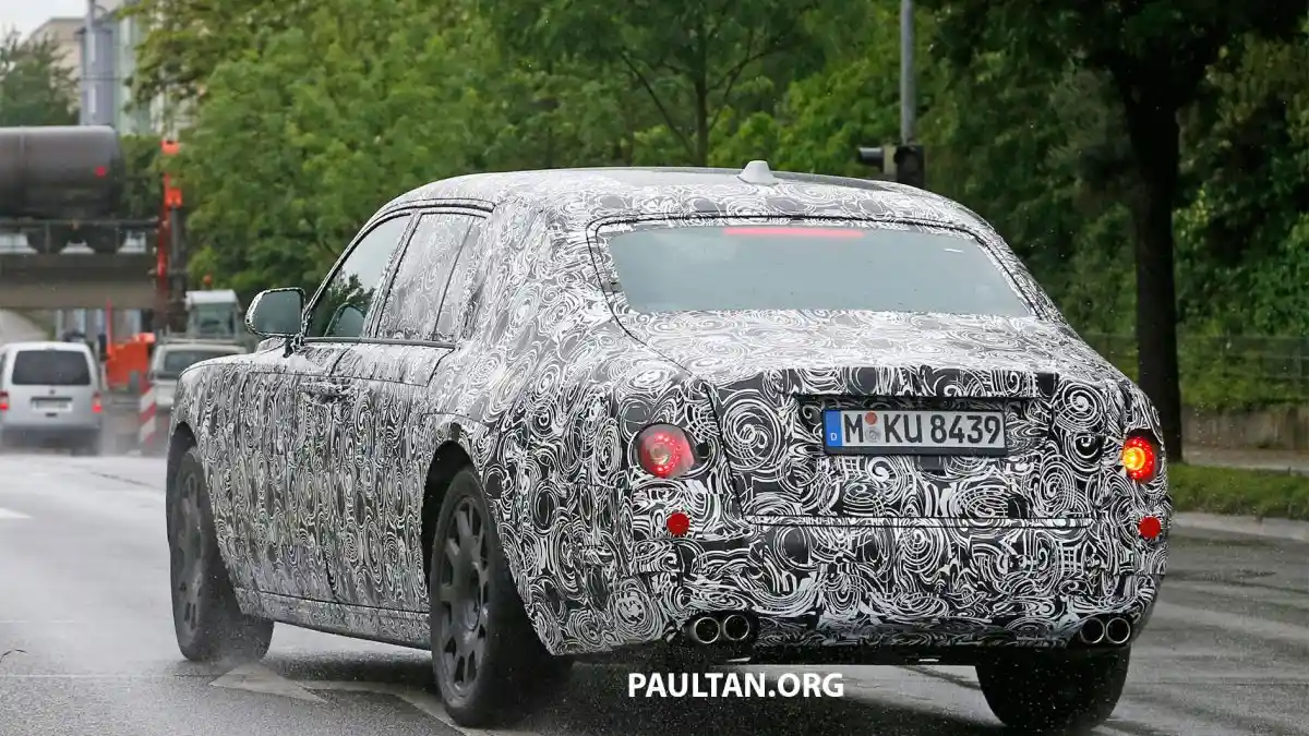 Foto - SPY SHOT: Rolls Royce Phantom 2017