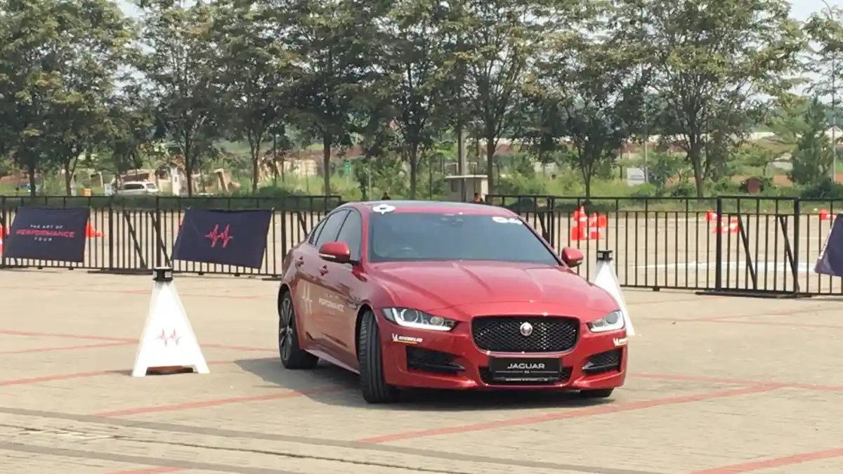 Foto - Jaguar dan Land Rover Bikin ICE BSD Meriah. Ada Apa?