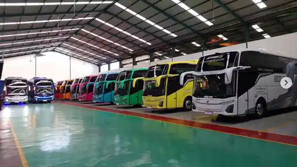 Foto - Adiputro Hand Over 40 Unit Jetbus 5 Pesanan PO Subur Jaya