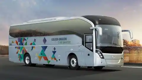 Foto - Golden Dragon Gebrak Pasar Eropa dengan Bus Listrik Pivot dan Bus Mewah Navigator