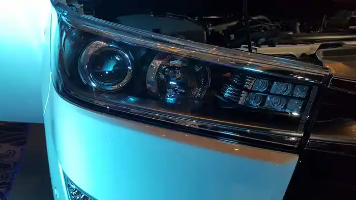 Tips - Mau Custom Lampu Mobil Agar Lebih Kekinian? Segini Harganya! 