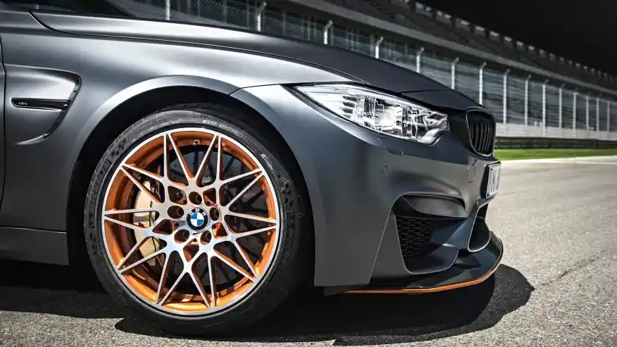 Foto - VIDEO: Kebuasan BMW M4 GTS , Mobil Balap Yang Legal Di Jalan