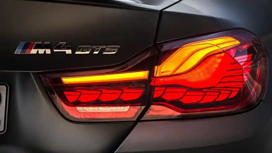 Foto - VIDEO: Kebuasan BMW M4 GTS , Mobil Balap Yang Legal Di Jalan