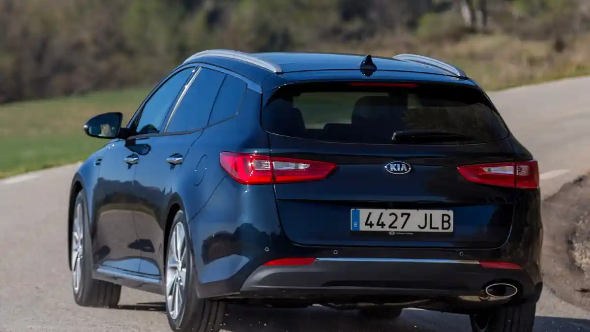 Foto - Optima Sportswagon Jadi Produk Andalan Kia