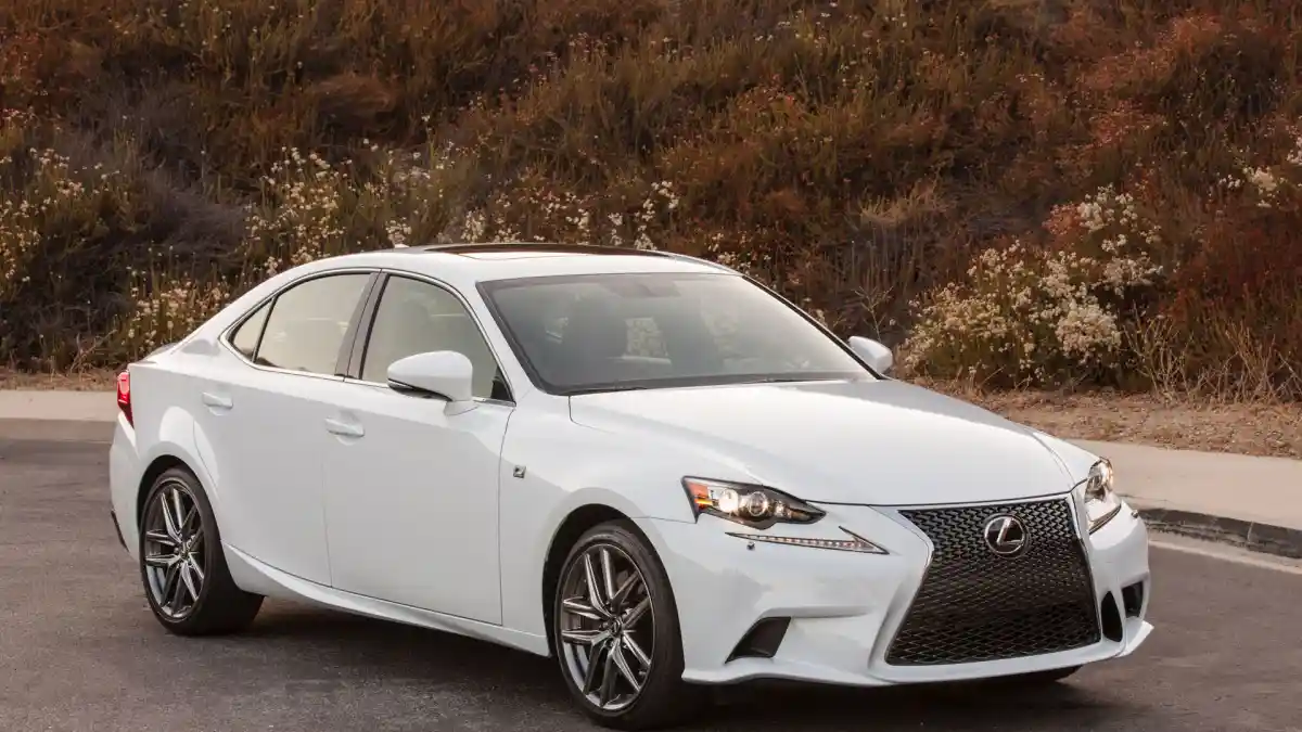 Berita - Lexus Menambah Varian Mesin IS 