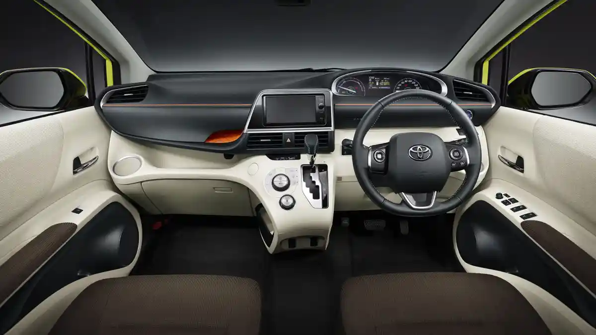 Foto - Rio Dewanto paparkan Beda Toyota Sienta Buatan Jepang dan Indonesia