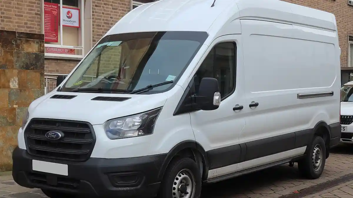 Foto - Ford Transit: Legenda Hidup Van