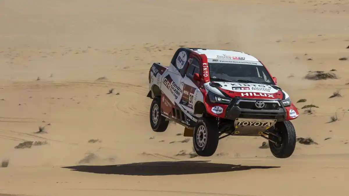 Foto - Toyota Gazoo Racing Siapkan Hilux Baru Jadi Jagoan Dakar 2021