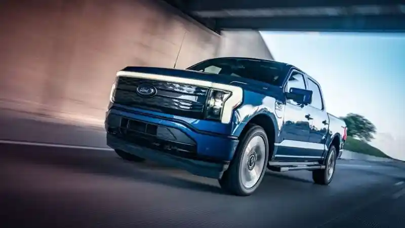 Foto - Pikap Ford F-150 Lightning Dihentikan Pengirimannya. Apa Masalahnya?