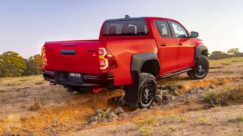 Foto - Ini Bedanya Toyota Hilux GR Sport Versi Indonesia dan Australia