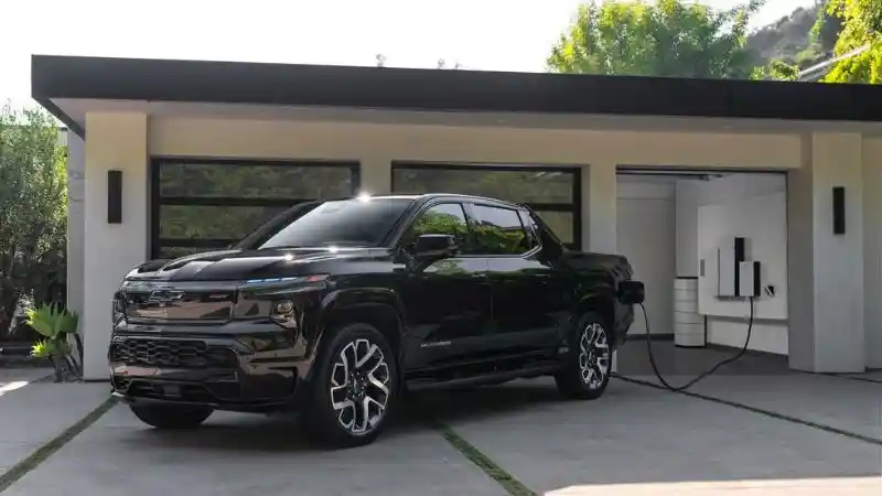 Mobil Listrik - Chevrolet Silverado EV RST Bisa Jadi Sumber Listrik Rumah