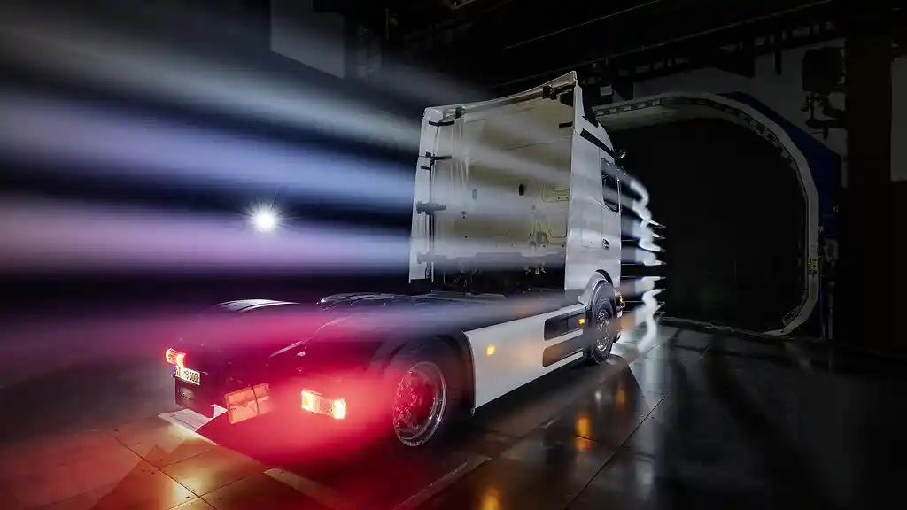 Foto - Rilis Truk Listrik eActros 600, Mercedes-Benz Berhenti Bikin Truk Diesel? 