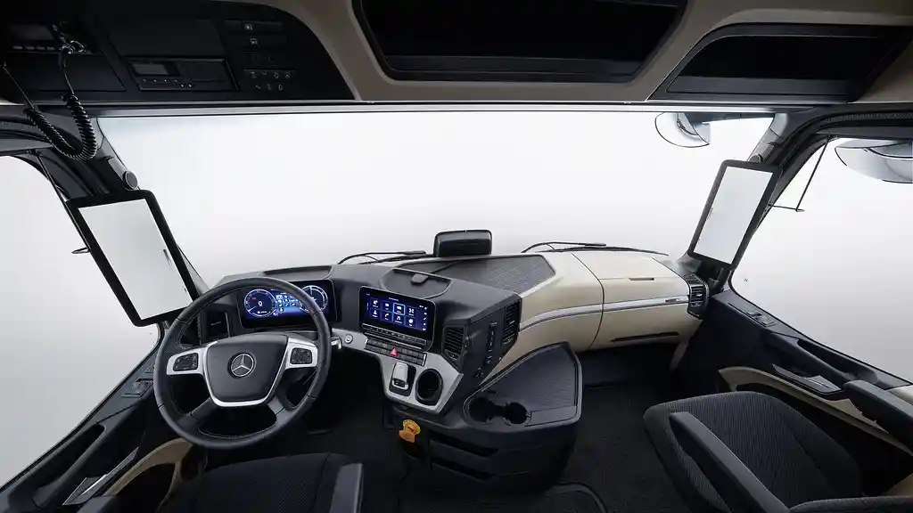 Foto - Mercedes-Benz Trucks Rilis Truk Listrik eActros 600