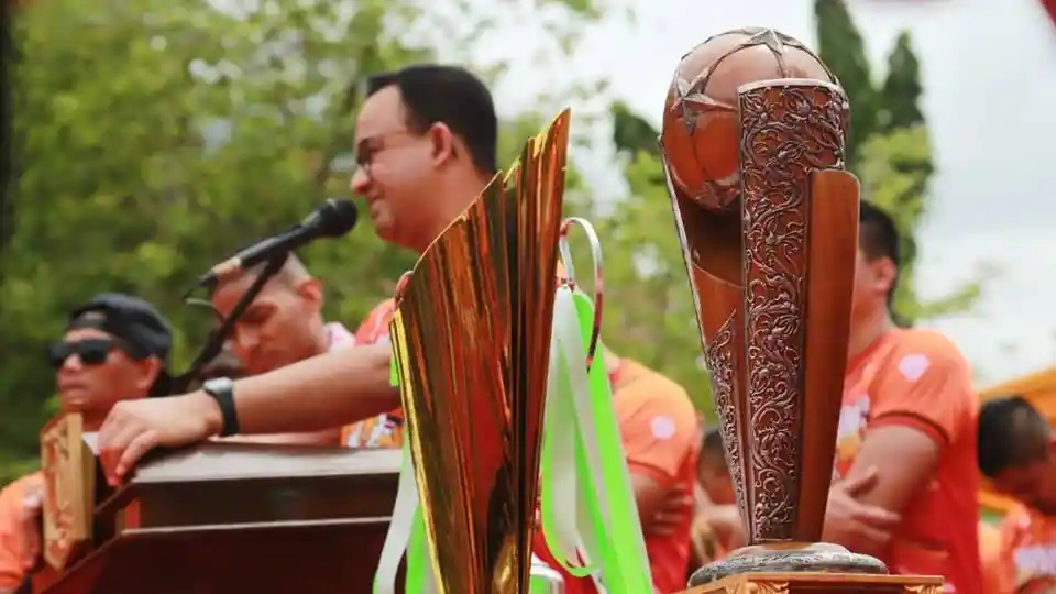 Foto - Bus Scania Double Decker Meriahkan Pawai Kemenangan Pemain Persija Juara Liga 1