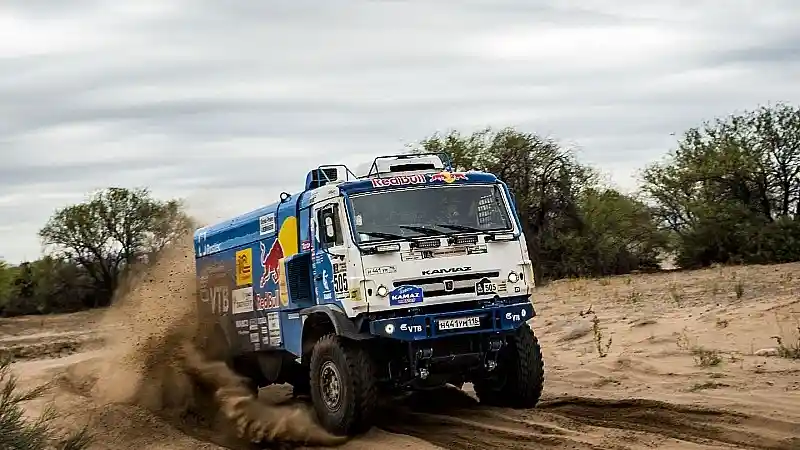 Foto - Ini Dia Sosok Eduard Nikolaev, Sang Juara Balap Truk Reli Dakar 2017 