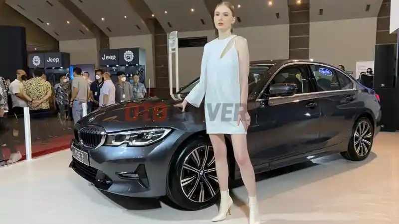 Berita - BMW 320i Sport Meluncur Di IIMS 2022, Harga 895 Juta Off-The Road (9 FOTO)