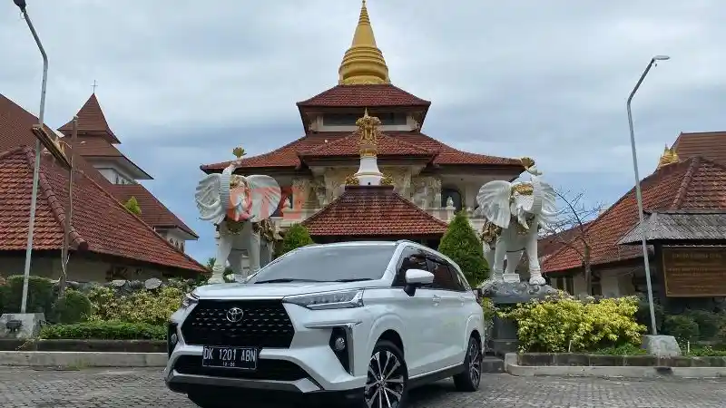 Foto - Merasakan Duduk Di Bangku Baris Kedua Toyota Avanza Dan Veloz
