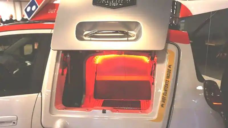 Foto - VIDEO: Chevrolet Spark Ini jadi Keren Untuk Antar Pizza 