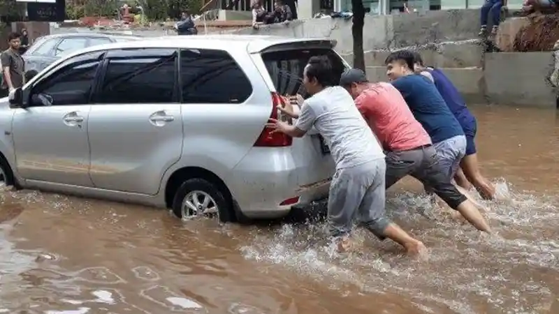 Berita - Cara Daihatsu Peduli Pada Konsumennya yang Kena Banjir: Diskon Aftersales