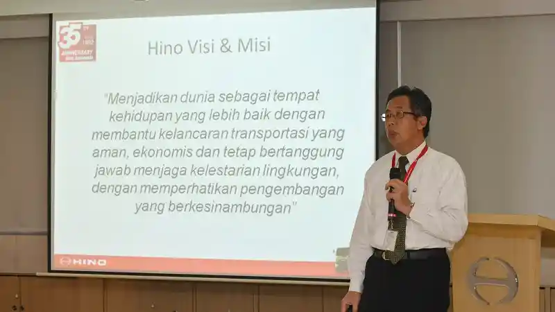 Foto - Naik 58 Persen Di Januari-April, Hino Jual 4.697 Unit Truk Medium Duty 