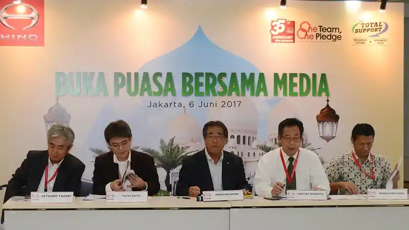 Foto - Sambut Musim Mudik Lebaran, Hino Dirikan 12 Posko dan Bengkel Siaga di Jalur Mudik Jawa-Sumatera